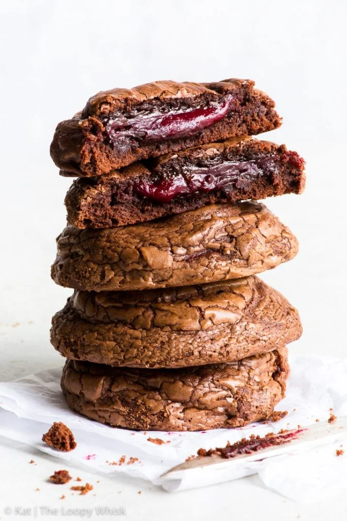 Biscotti-brownie ripieni di lampone, super fondenti
