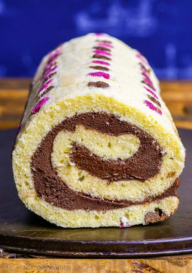 Torta arrotolata di vaniglia con crema al cioccolato