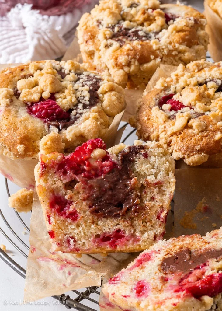 Muffin ai lamponi e cioccolato, ripieni di cheesecake