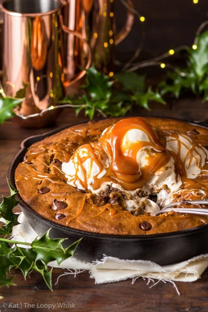 Cookie gigante di zenzero e cioccolato, in padella