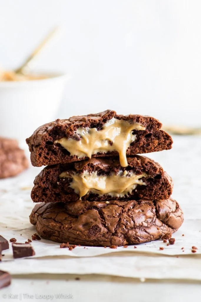 Biscotti-brownie ripieni di burro d'arachidi