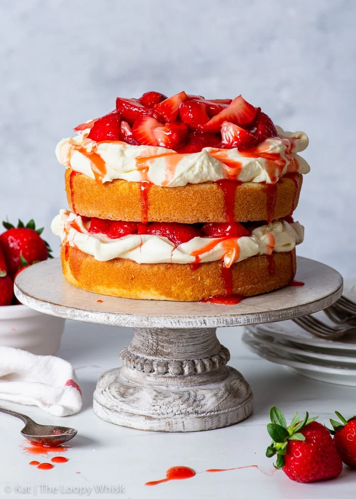Torta di fragole con panna montata