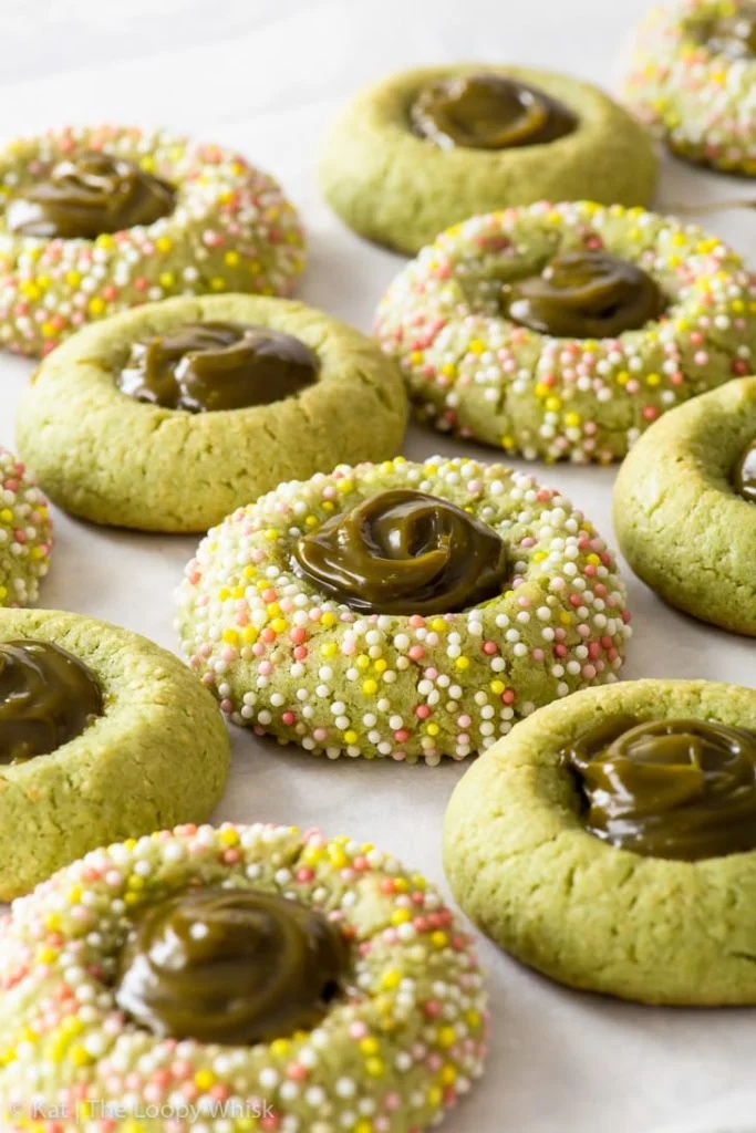 Biscotti Thumbprint al matcha e cocco