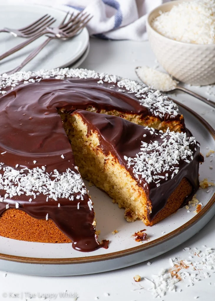 Torta al cocco con ganache al cioccolato