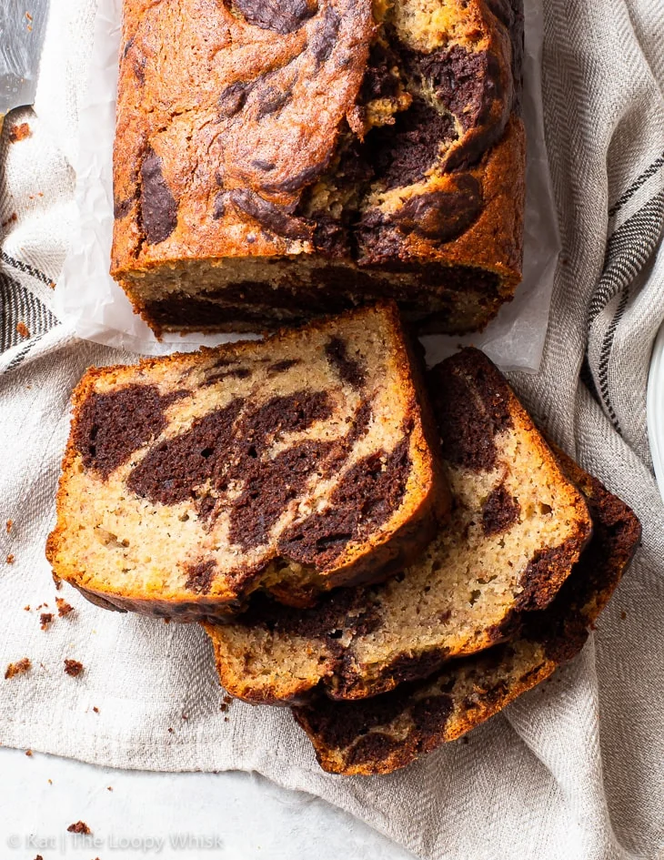 Torta marmorizzata di banana e cioccolato