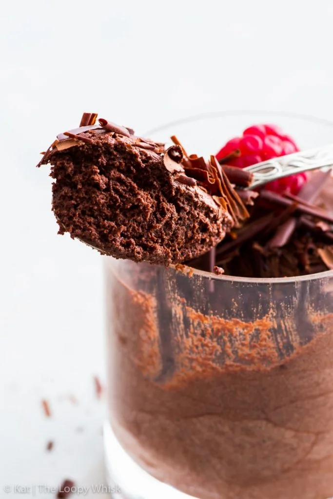 Mousse di cioccolato vegana con aquafaba (3 ingredienti)
