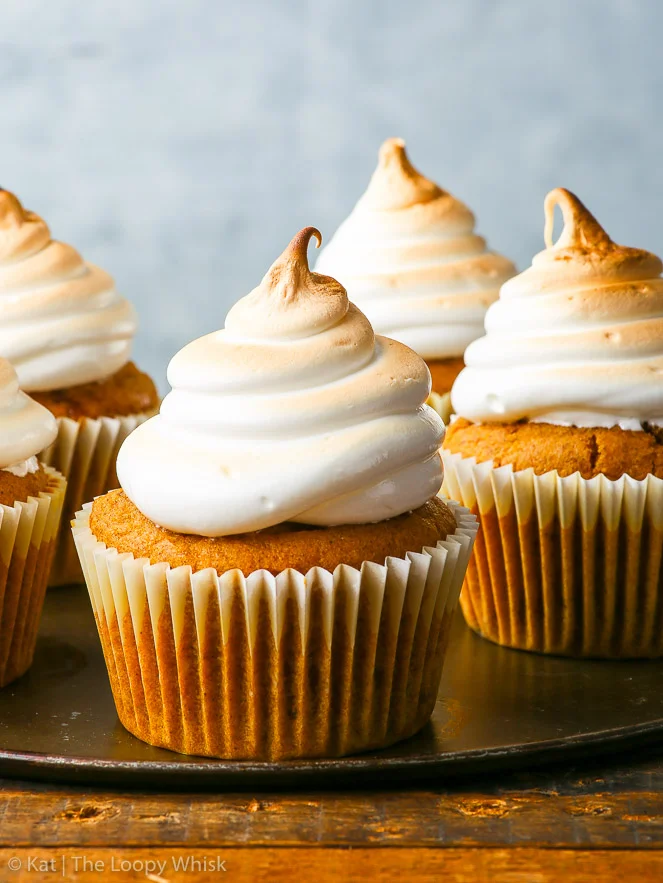 Cupcakes di zucca ripieni di caramello, con copertura "marshmallow"
