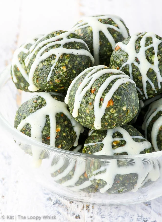 Palline energetiche al matcha (vegane, senza cottura)