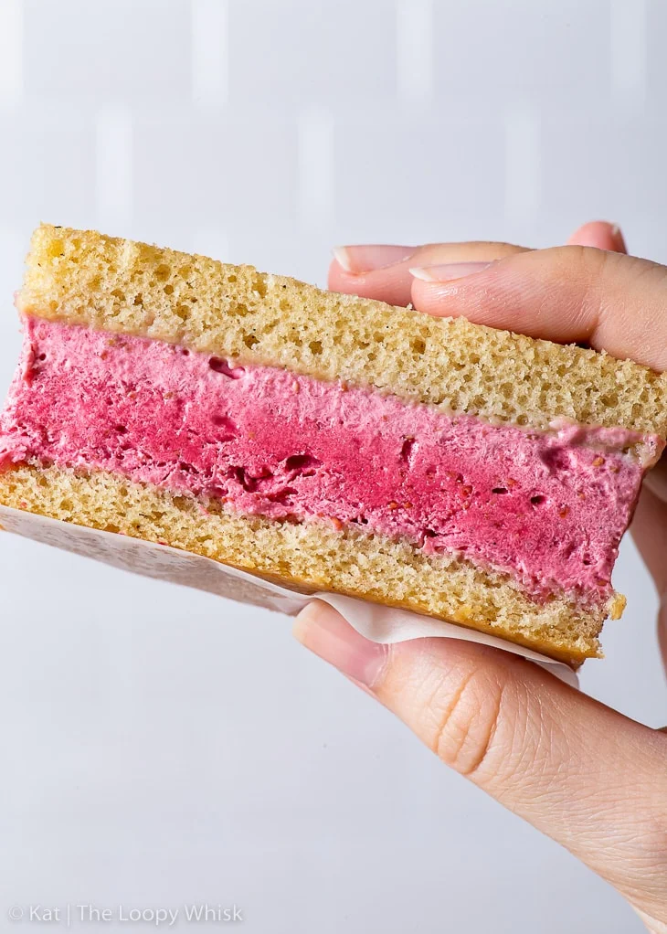 Sandwich di gelato al lampone, senza uova