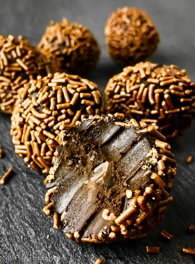 Tartufi di cioccolato crudi (vegani)