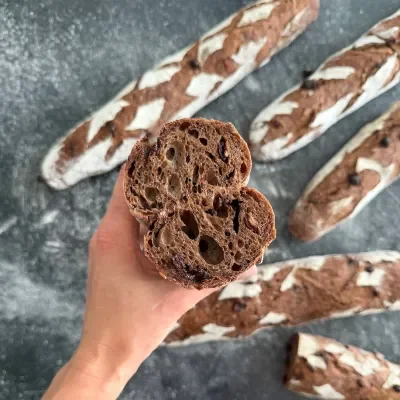 Baguette al cioccolato e mirtilli rossi con lievito madre