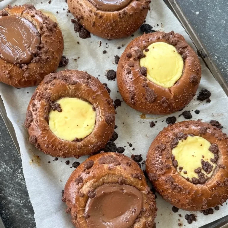 Brioche al cioccolato con crema